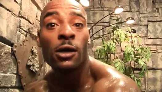 Abanoz civciv geniş bacaklarını yayılır ve onu sıkı traş amcık vidalı alır