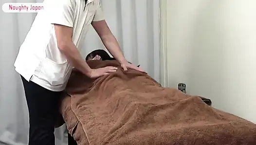 Minyon fuar güzellik, uzun rahatlatıcı ve samimi bir yağ seansın tadını çıkaran olgun bir Aura ile geri dönüyor - bölüm 1