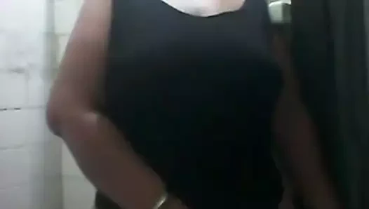 Nelly Venezolana Hot se masturba para mi