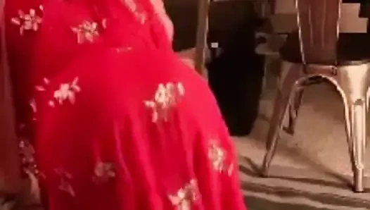 Tesettürlü Arap götü