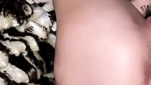 Orta yaşlı seksi kadın tek başına mastürbasyon performansı