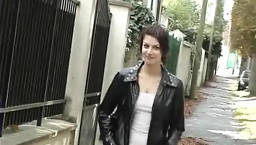 Seksi 22 yaşındaki kızıl saçlı sürtük açık havada götten sikiliyor ve dölleniyor