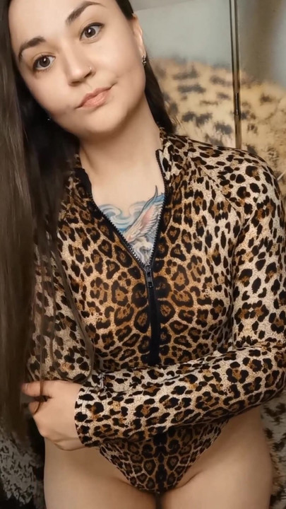 Leopar kıyafeti instagram modeli pinkhurricane