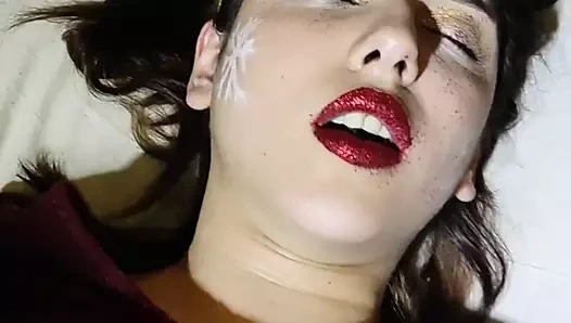 Tam Noel kedi yalamak, anal sikme ve kedi üzerinde boşalmak