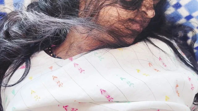 Горячая девушка Из индийской деревни Parnita занимается сексом со своим бойфрендом