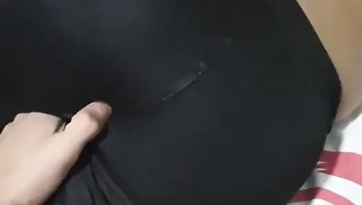 Babamla üvey kuzenimi sikiyorum evde yok