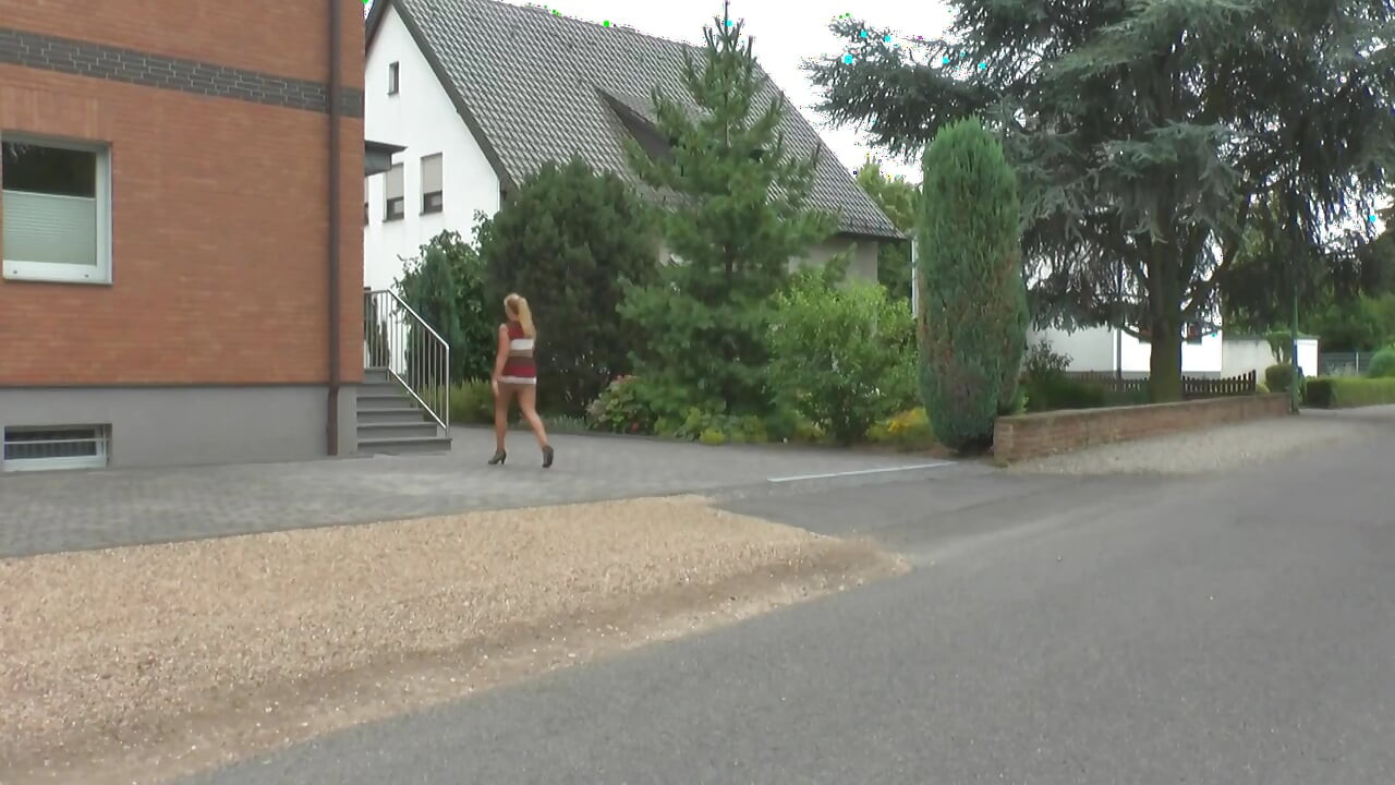 Azgın Alman orta yaşlı seksi kadın kocasını en iyi arkadaşıyla vahşi üçlü seks yapmaya ikna ediyor