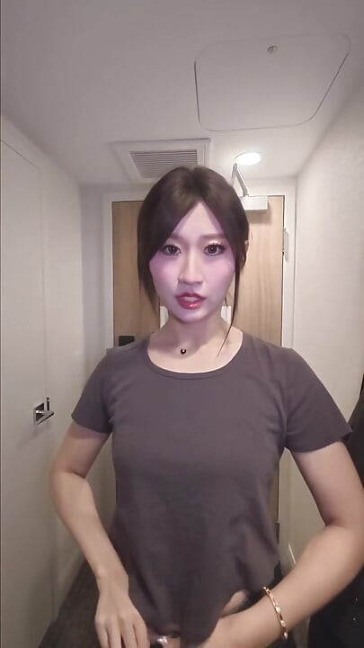 Chloe Lin ile duş alıp solosunu izle