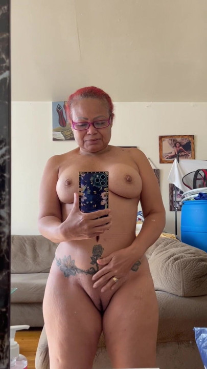 Orta yaşlı seksi kadın am frikiği