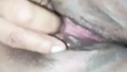 Amiga bbw gozando enquanto ve minha pika