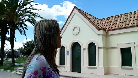 Seksi güzel genç var becerdin tarafından bir şanslı züppe o bir araya geldi içinde the parking lot