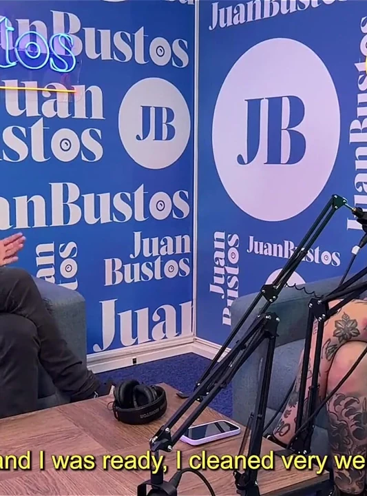 Blaze Rager juan bustos podcast'inde büyük yarakla sert anal seks seviyor