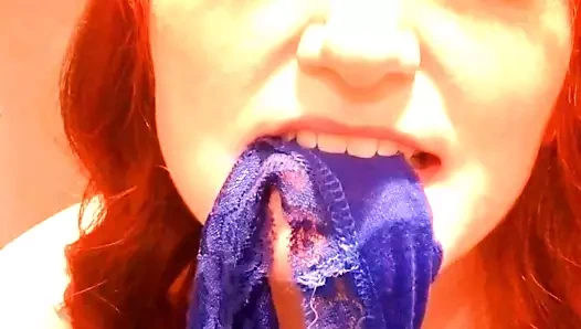 Dik redhead sürtük Mastürbasyon içinde kamu mağaza banyo