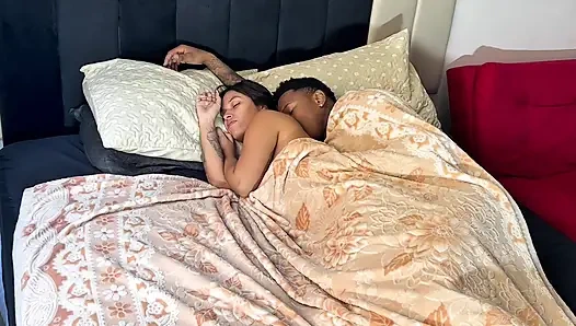 Üvey erkek kardeşim beni saçımdan iyi sikiyor