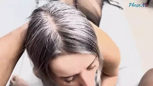 Britney siyah külotlu çorap giyen bir iş için siyah yarağı emiyor