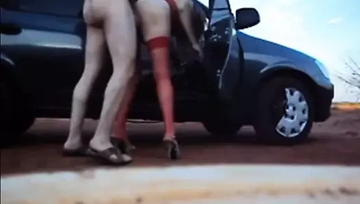 calin contre la voiture