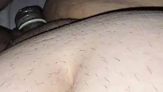 Aman tanrım üvey anne büyük göt üvey oğlunun yarağına sert bir şekilde itiliyor