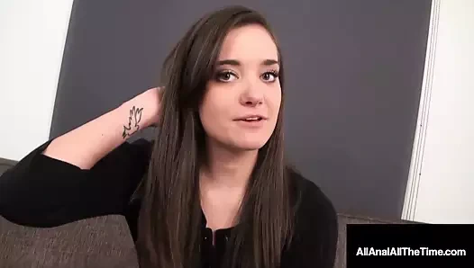 Komşu kızı gia paige, küçücük göt deliğinde sert bir horoz alıyor!