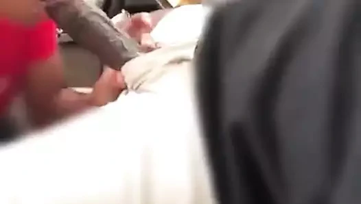 18 yaşındaki Alman kız üvey annesi garaj yoluna çekene kadar yüzünü siktiriyor