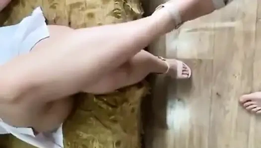 Hemşire bana yardım etmek istiyor