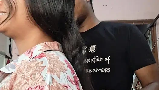 Desi gawri nibba ateşli ve seksi modern yıldız Sudeepa'yı karısı olarak alıyor (Hintçe ses kaydı)