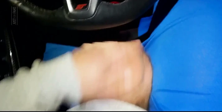 Arabada Bir Damla olarak onunla oynuyor.