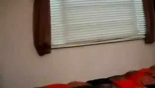 Kıllı amatör Brad emiliyor