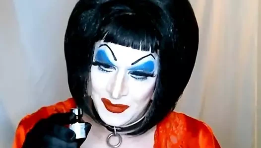 azgın korkak sürtük içinde boyalı ile ağır makyaj için zevk için