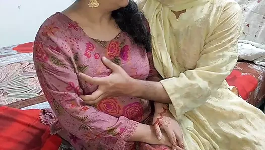 Kocamın yokluğunda kız arkadaşı yanlışlıkla eve geldi