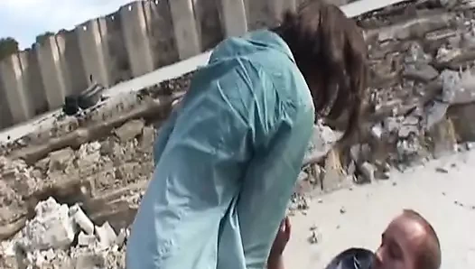 iyi görünümlü alman esmer hoş iki yüklü musluklar açık havada