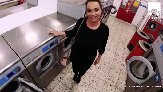 Tombul orta yaşlı seksi kadın edepsiz priscilla açık havada sert sikilmeyi seviyor! StevenShame