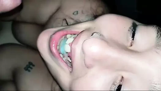 Oss işe sakso çekmeyi seviyor