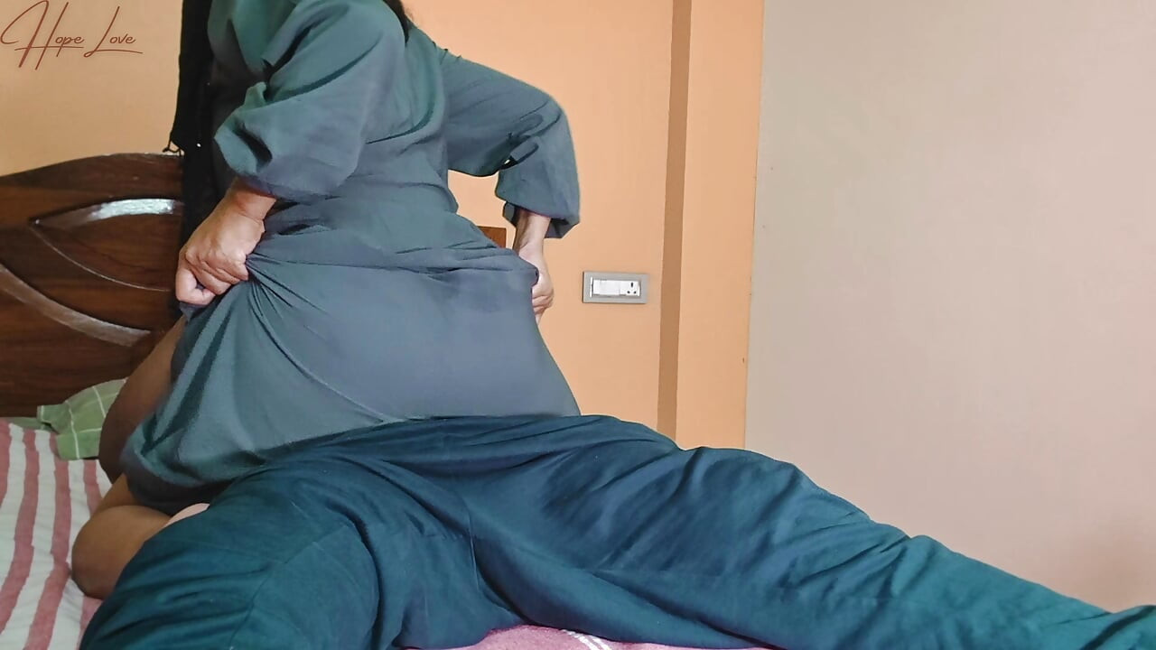 Ateşli orta yaşlı seksi kadın büyük götlü evli kadın aldatıyor