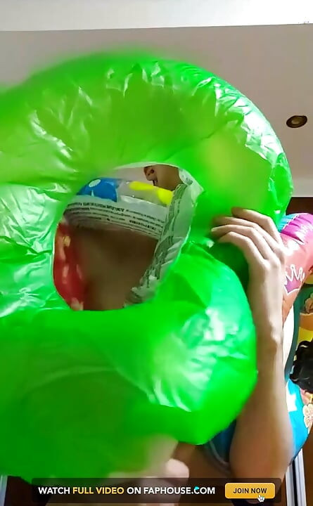 Dikey video - yayında olabildiğince şişme yüzmeler esiyor