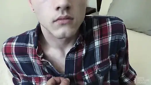 Bu bakire yarağa aç genç kız çığlık atıyor