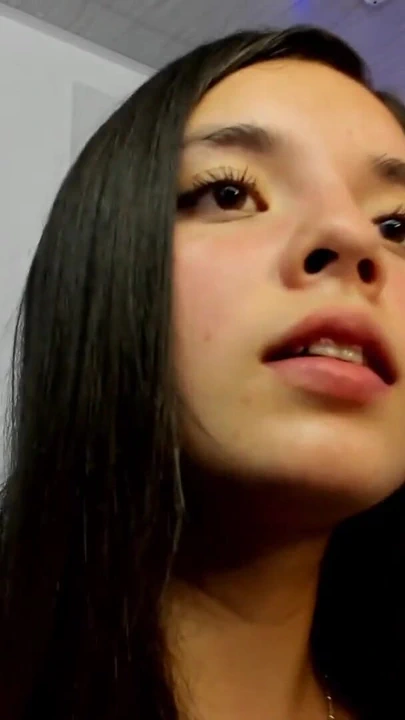 "Doyumsuz bir sürtük gibi davranmayı seven latin web kamerası modeli Salome ile erkek delisi bir öğleden sonra" dan ikonik an"