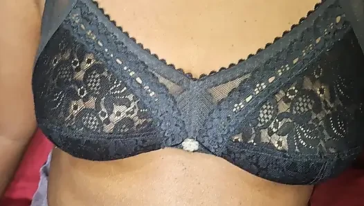 Asyalı orta yaşlı seksi kadın ev yapımı gerçek video