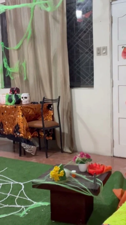 Halloween'i güzel, büyük kıçlı, dolgun göğüslü üvey annemle sikişerek kutluyorum. | Klip 3