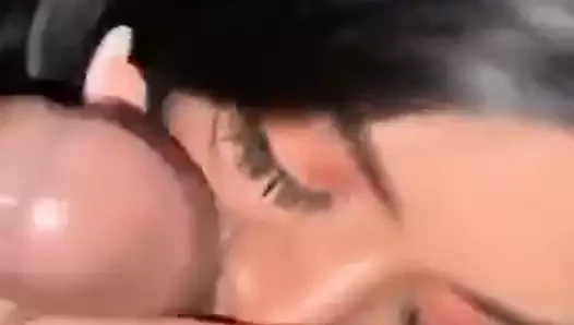 Kız büyük memeli bir elbise berbat çük