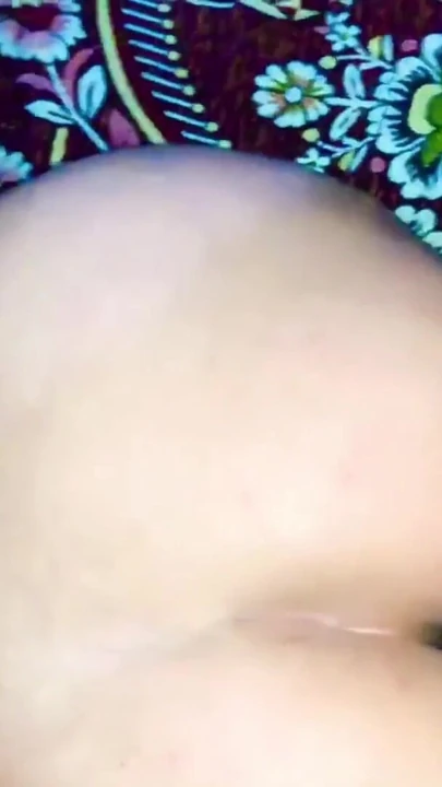 Çarpıcı İranlı üvey kızın ilk anal üvey babası beni salatalıkla yakaladıktan sonra sıkı bakire deliğimi mahvediyor | Klip 1