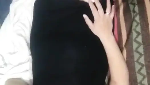 Kuzenimin odasında dokunuyorum