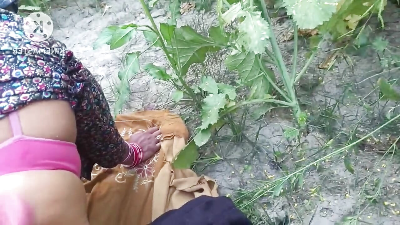 Hintli köylü kadın açık havada devar tarafından sikiliyor