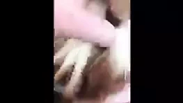 Derin gırtlak sarışın ağız ormanda becerdin alıyor.