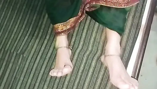 Yeni evli kız sandalyede sikiliyor