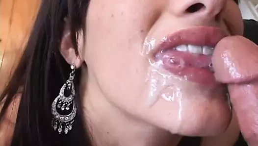 Sürtük derin boğaz sert horoz sonra slaytlar üzerinde o üzerinde the kanepe