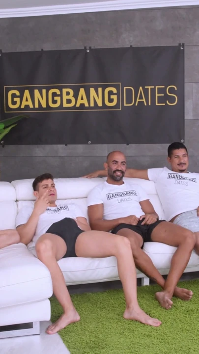 Safira Yakkuza yedi erkeği hava geçirmez anal gangbang'de alıyor | Bölüm 1