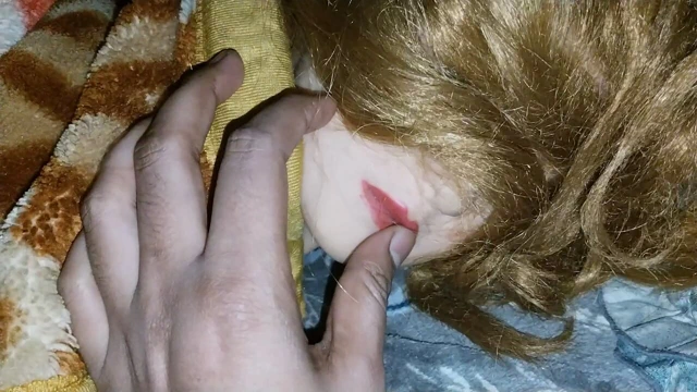 Bebek gibi güzel kadının yüzüne boşaldım ve mastürbasyon yaptım.