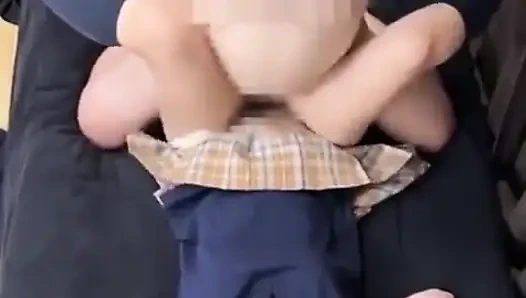 En büyük boşluk, gece boyu yakınlık 1. kez ortaya çıkarken ciddi bir kızın kontrolünü kaybettiğini ortaya koyuyor