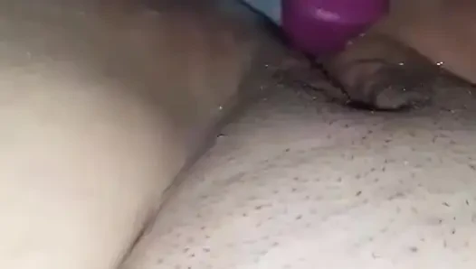 En sevdiğim dildoya fışkırtıyorum