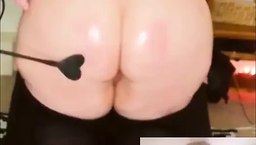 İri güzel kadın Elizabeth Dresden sert şaplak atma seansı bakış açısı bölünmüş ekran